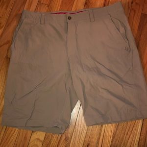 Men’s Under Armour shorts khaki size 40